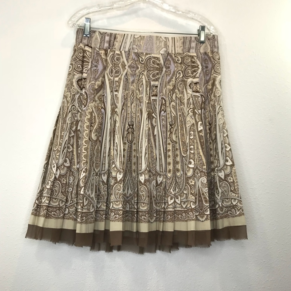 T Tahari Pleated Skirt w Elastic waist, W size L